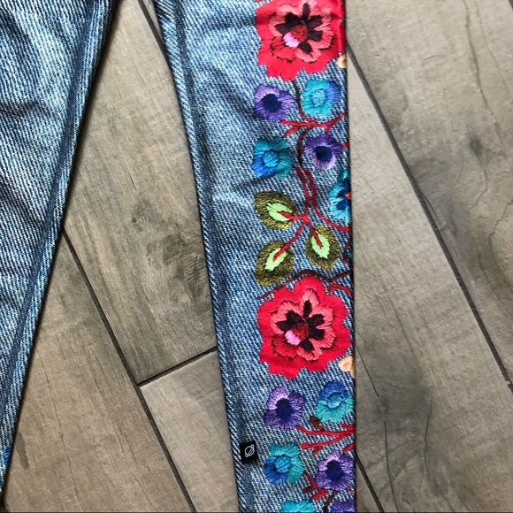 NWOT! TEREZ faux denim floral print leggings. Size S - Picture 5 of 7